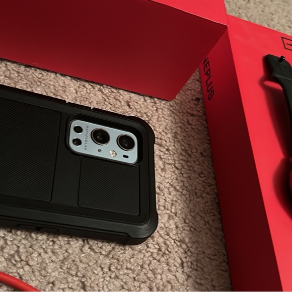 Unlocked Oneplus 9 pro 256gb 12gb ram with oneplus watch with both boxes. - Picture 2 of 4